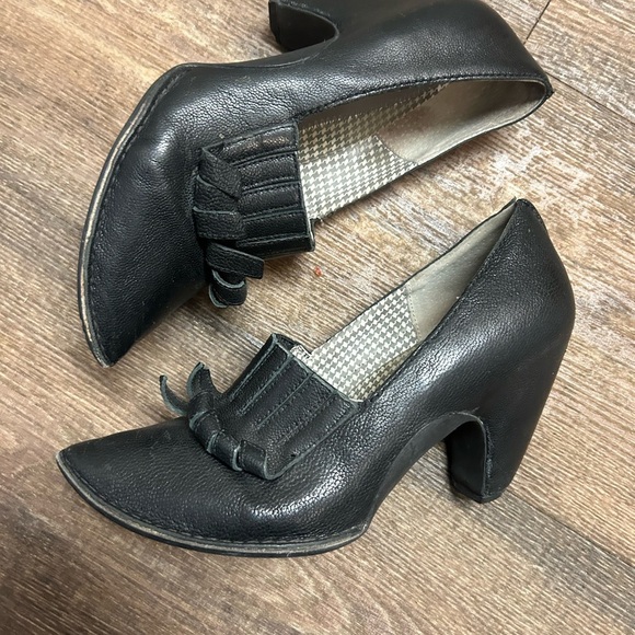 Camper size 38 (7.5) tassle preppy heels in good used condition super fun - Picture 3 of 15